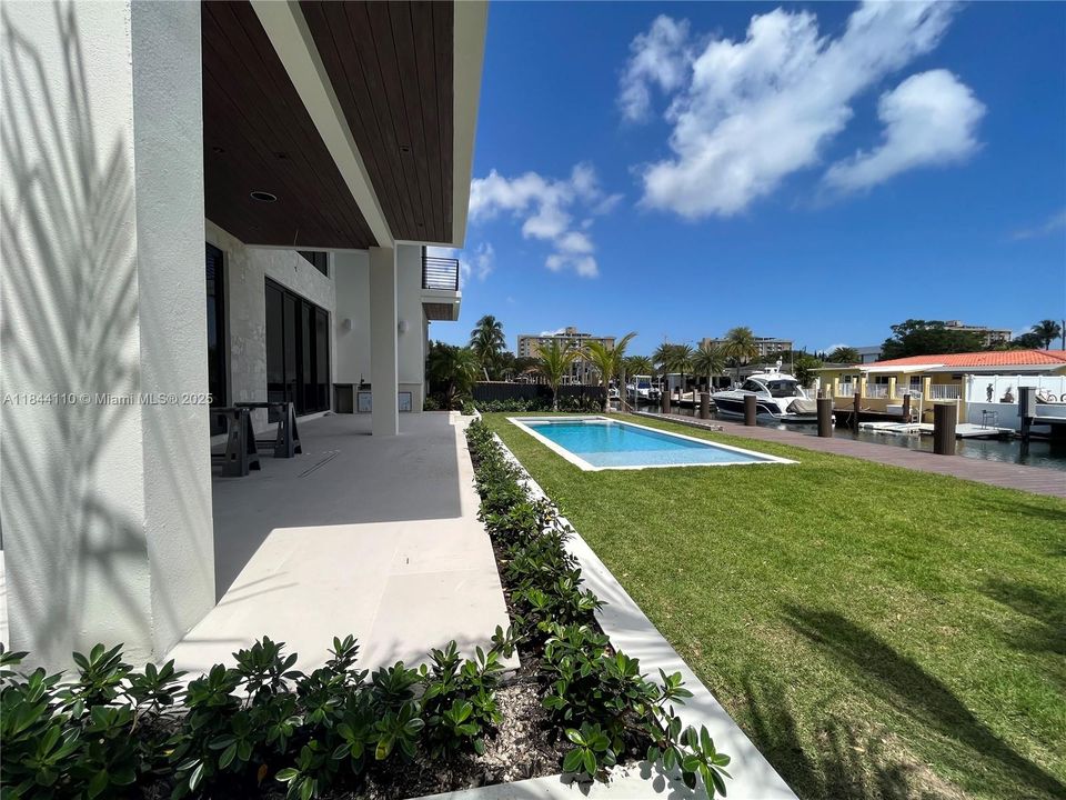 出租: $55,000 (7 贝兹, 7 浴室, 6434 平方英尺)