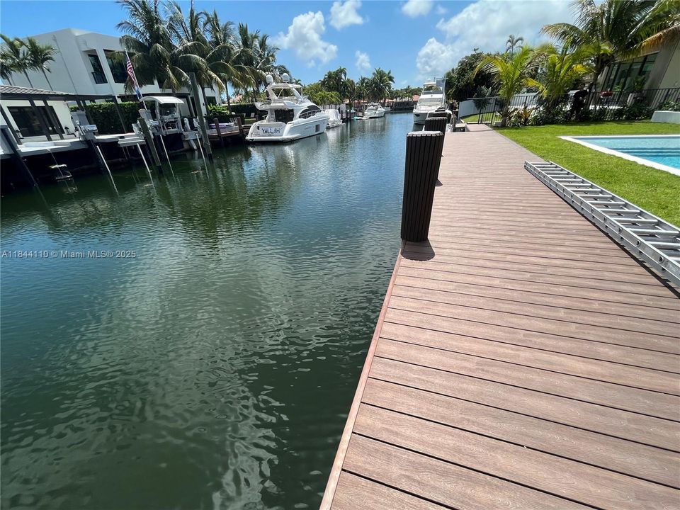 出租: $55,000 (7 贝兹, 7 浴室, 6434 平方英尺)