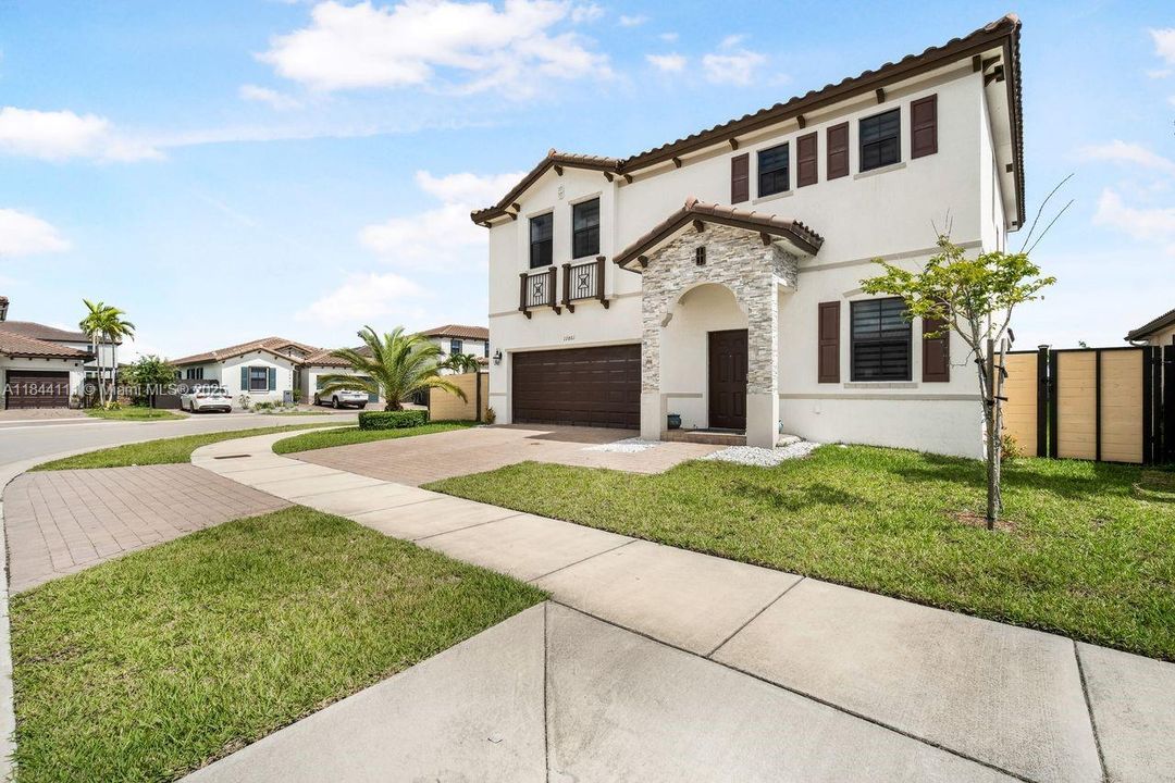 For Sale: $765,000 (5 beds, 3 baths, 3170 Square Feet)