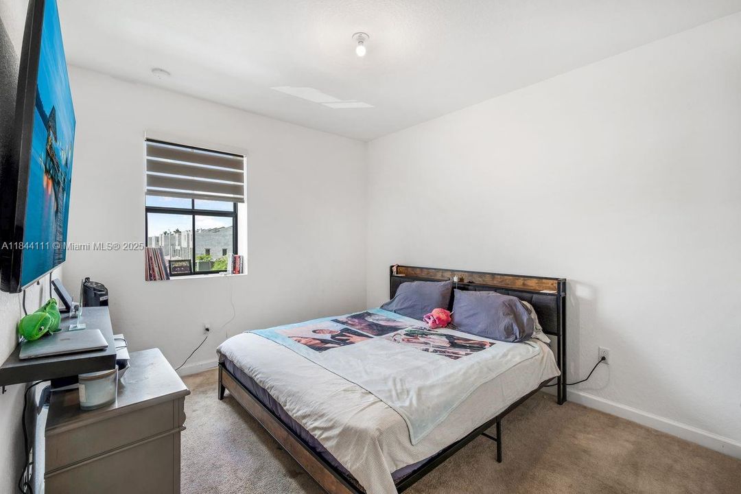 For Sale: $765,000 (5 beds, 3 baths, 3170 Square Feet)