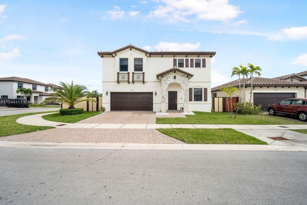 For Sale: $765,000 (5 beds, 3 baths, 3170 Square Feet)