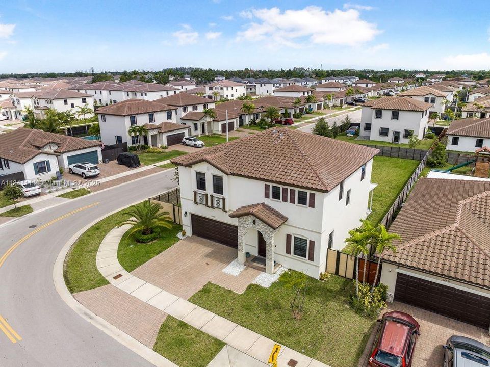 For Sale: $765,000 (5 beds, 3 baths, 3170 Square Feet)