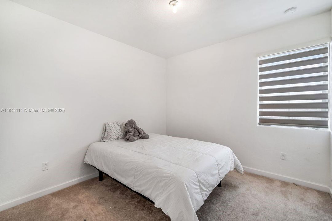 For Sale: $765,000 (5 beds, 3 baths, 3170 Square Feet)