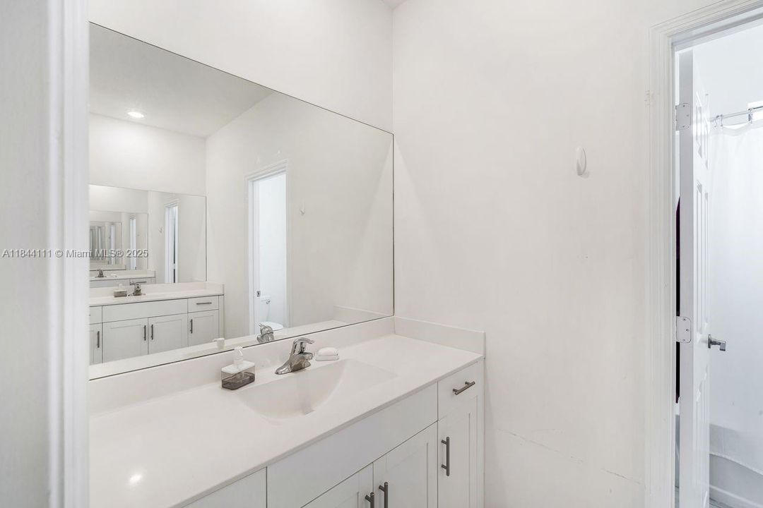For Sale: $765,000 (5 beds, 3 baths, 3170 Square Feet)