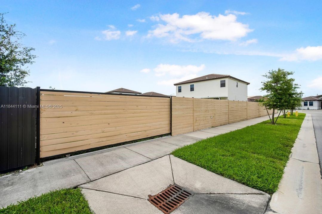 For Sale: $765,000 (5 beds, 3 baths, 3170 Square Feet)
