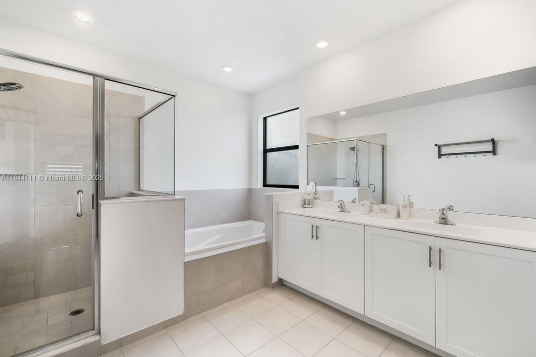 For Sale: $765,000 (5 beds, 3 baths, 3170 Square Feet)