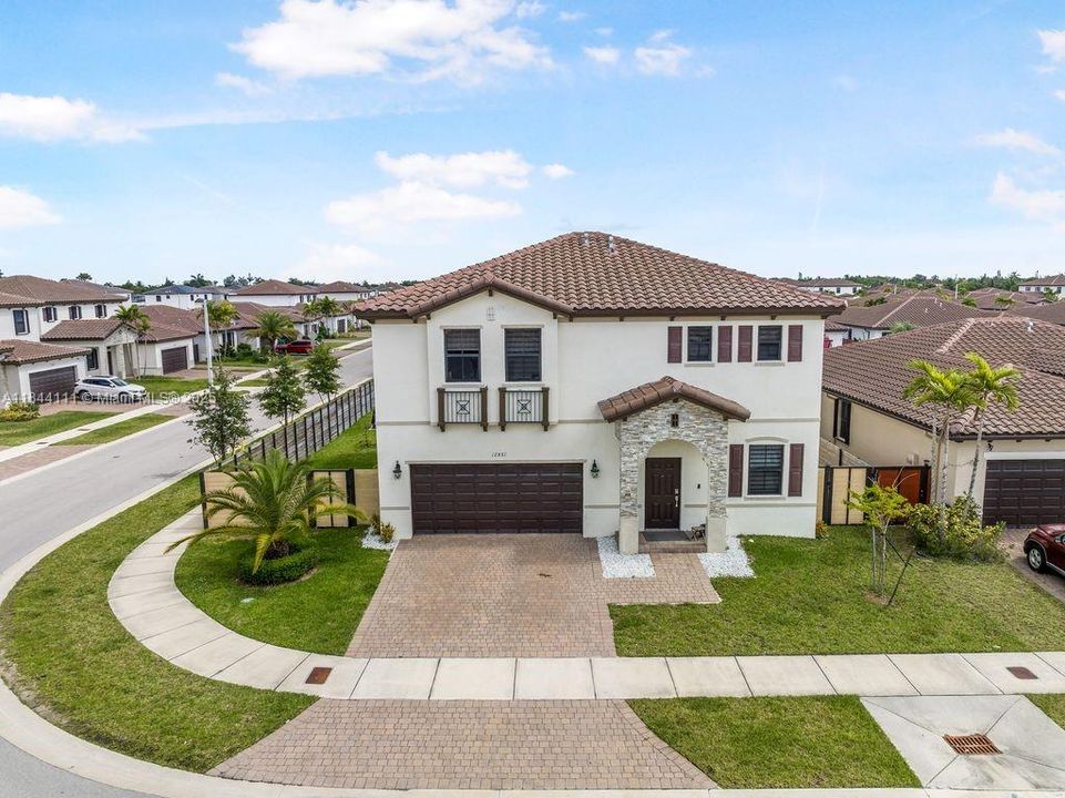 For Sale: $765,000 (5 beds, 3 baths, 3170 Square Feet)