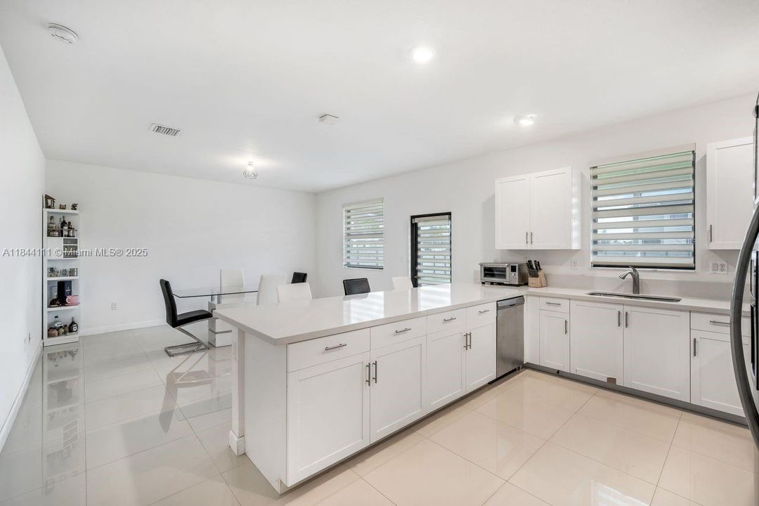 For Sale: $765,000 (5 beds, 3 baths, 3170 Square Feet)