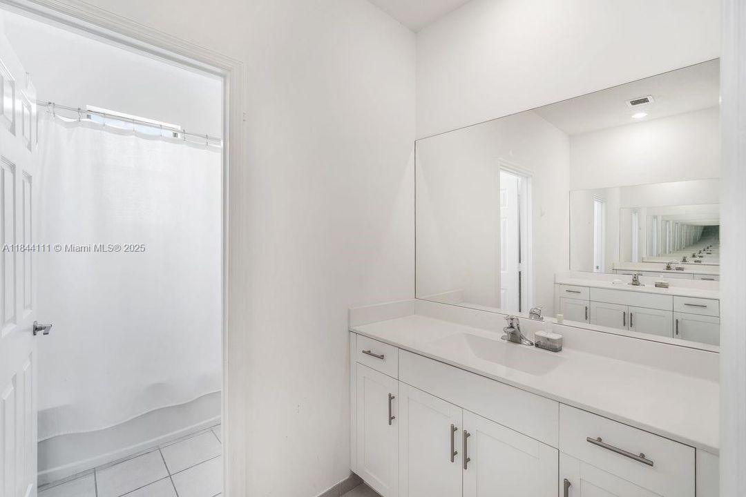 For Sale: $765,000 (5 beds, 3 baths, 3170 Square Feet)