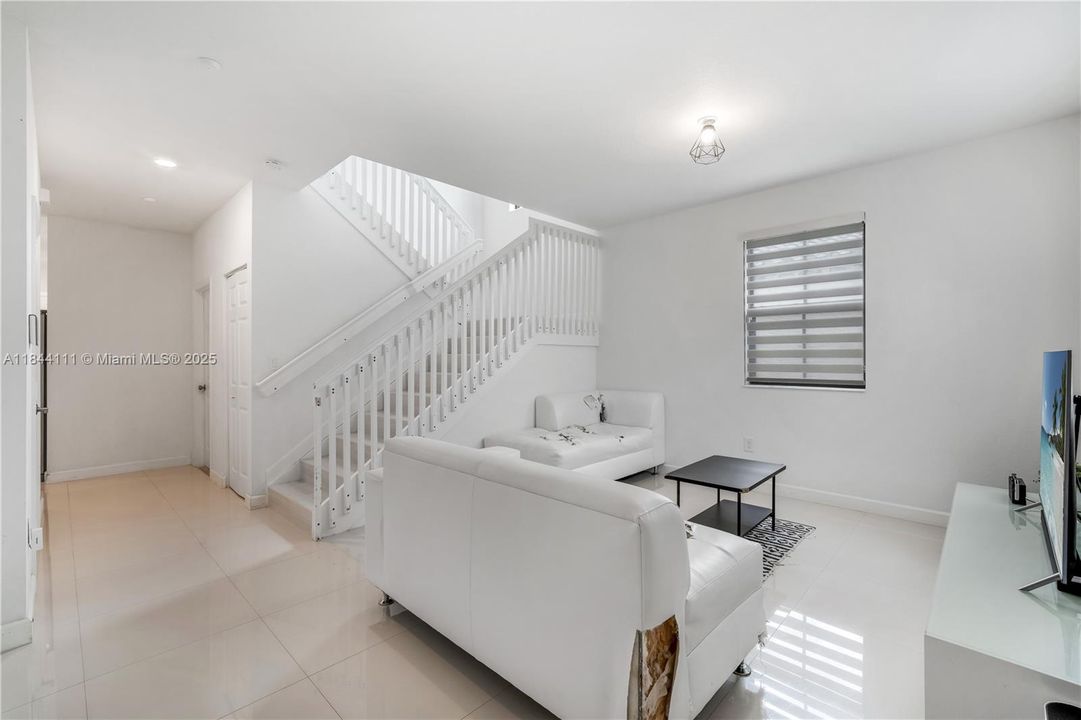 For Sale: $765,000 (5 beds, 3 baths, 3170 Square Feet)