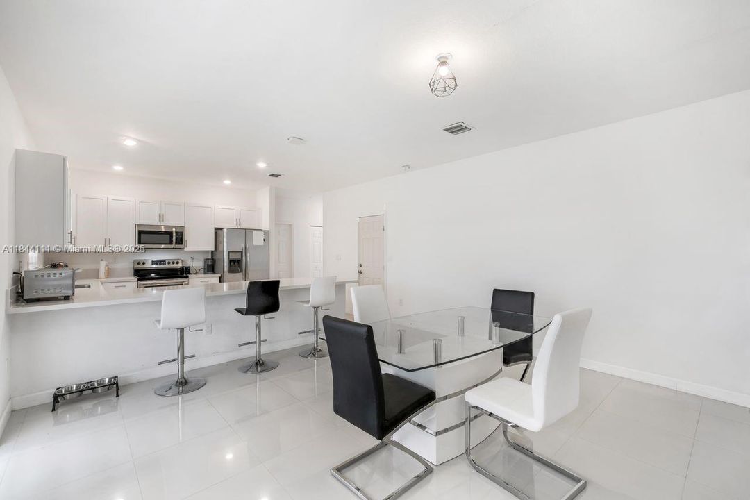 For Sale: $765,000 (5 beds, 3 baths, 3170 Square Feet)