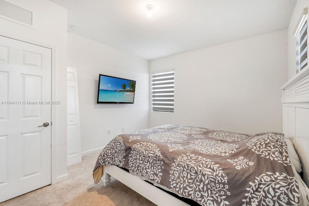 For Sale: $765,000 (5 beds, 3 baths, 3170 Square Feet)