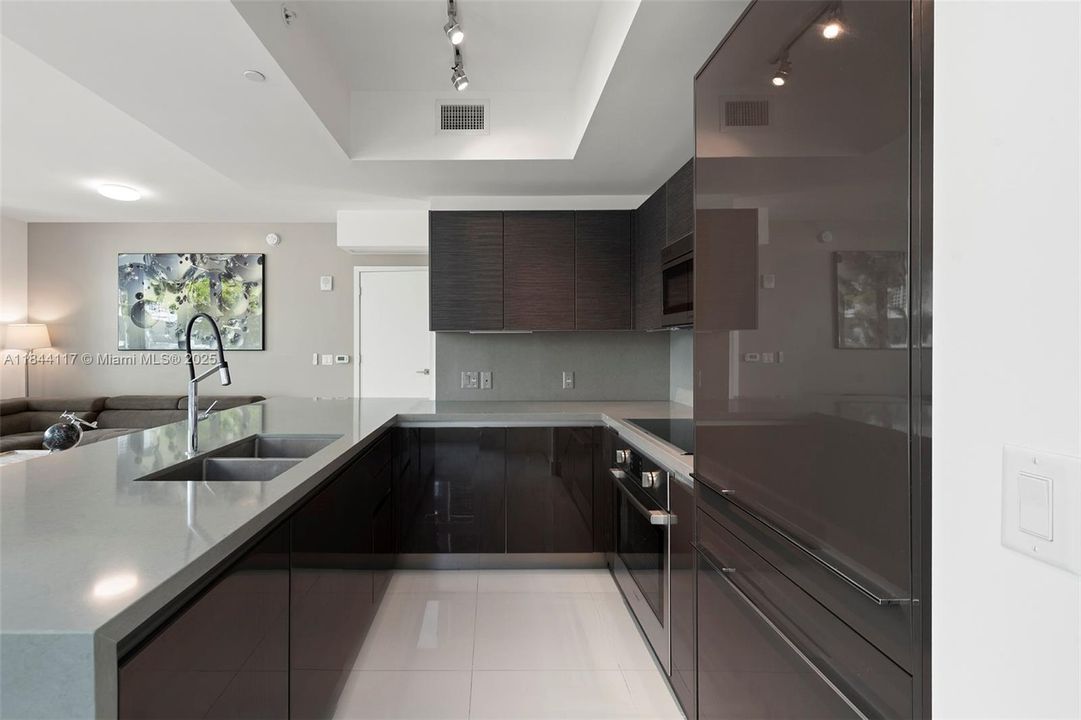 待售: $569,000 (1 贝兹, 1 浴室, 849 平方英尺)