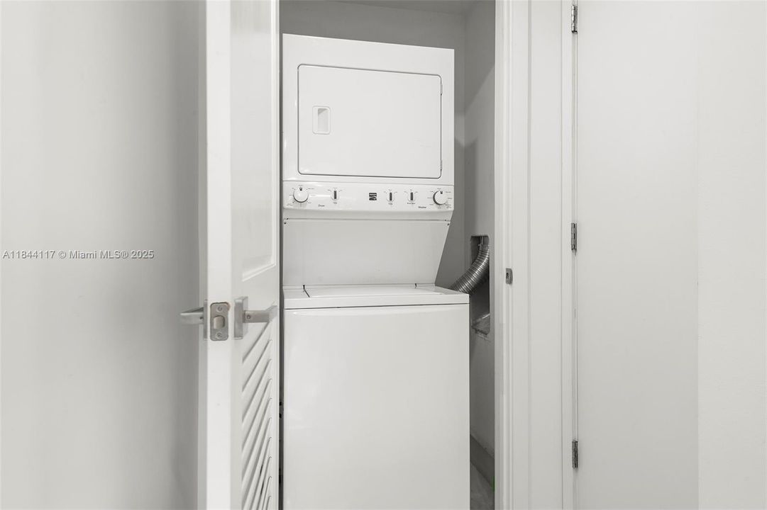 待售: $569,000 (1 贝兹, 1 浴室, 849 平方英尺)