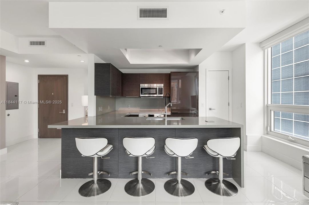 待售: $569,000 (1 贝兹, 1 浴室, 849 平方英尺)