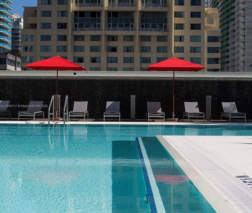 待售: $569,000 (1 贝兹, 1 浴室, 849 平方英尺)