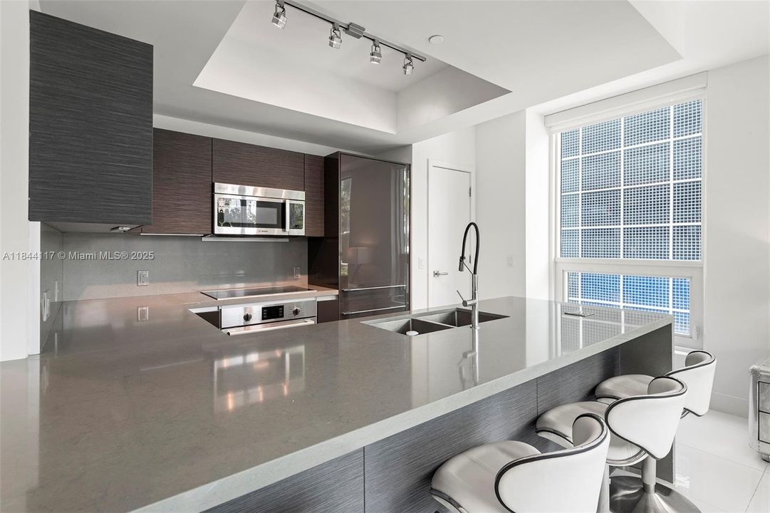 待售: $569,000 (1 贝兹, 1 浴室, 849 平方英尺)