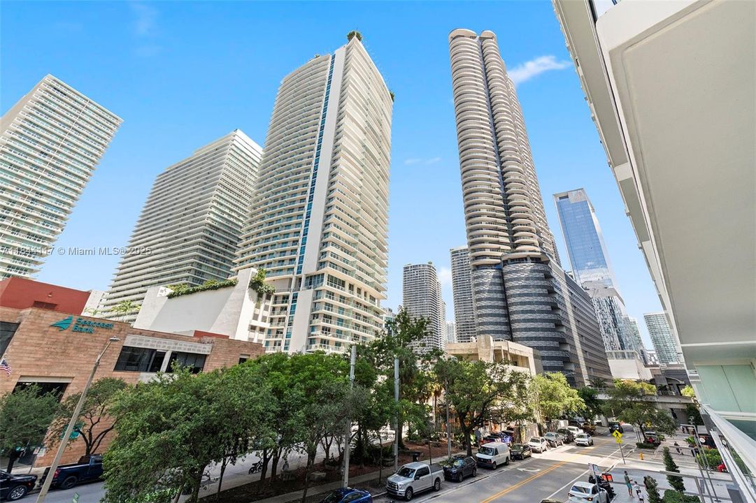 待售: $569,000 (1 贝兹, 1 浴室, 849 平方英尺)