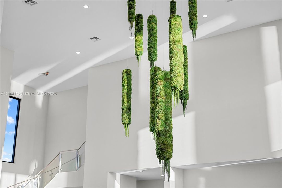 Недавно продано: $5,990,000 (7 спален, 8 ванн, 9019 Квадратных фут)