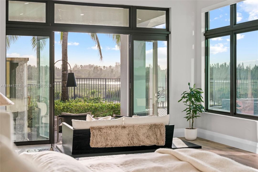 Недавно продано: $5,990,000 (7 спален, 8 ванн, 9019 Квадратных фут)