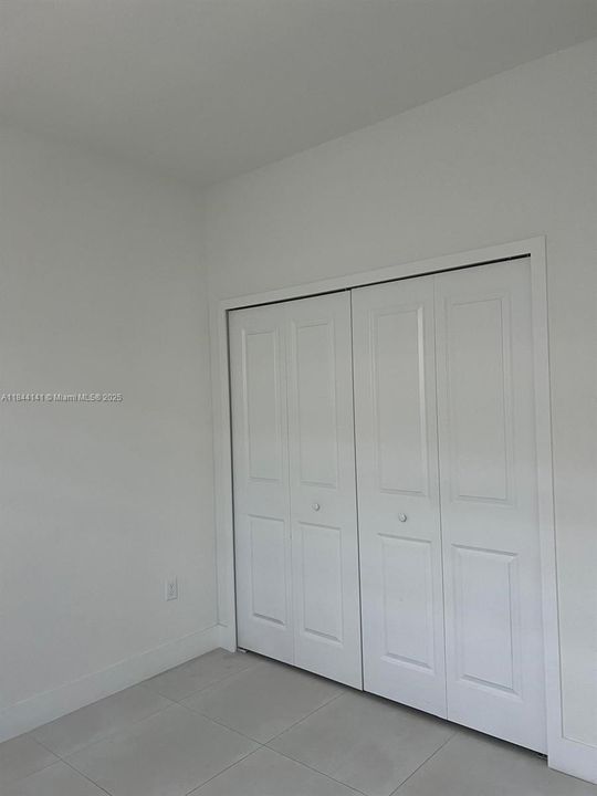 For Rent: $1,950 (1 beds, 1 baths, 850 Square Feet)