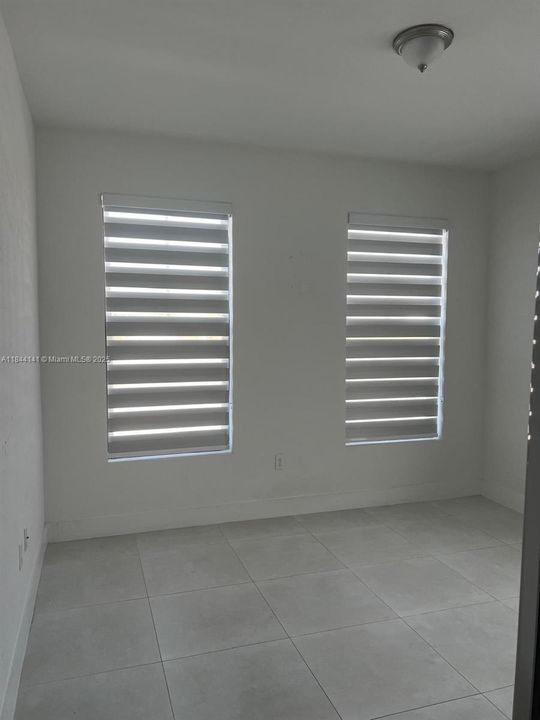 For Rent: $1,950 (1 beds, 1 baths, 850 Square Feet)