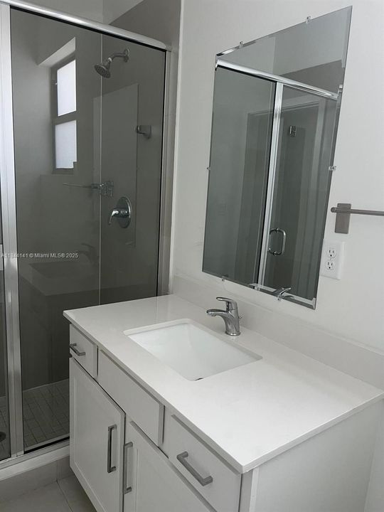 For Rent: $1,950 (1 beds, 1 baths, 850 Square Feet)