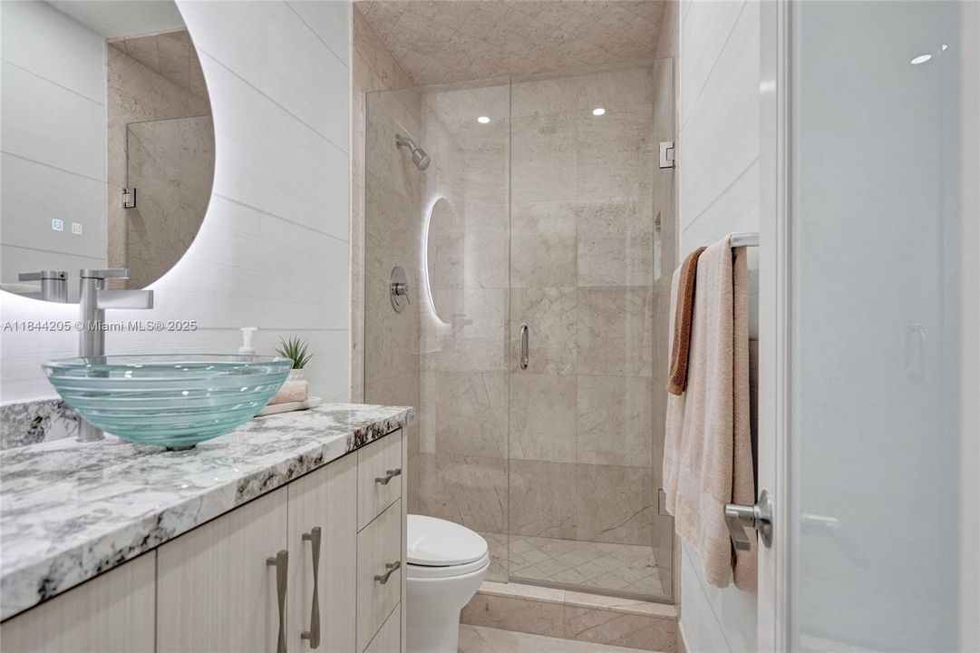 Brand new cabinet, granite, wallpaper, sink and mirror and new lighting...3rd bathroom for the 5th bedroom as well as for guests