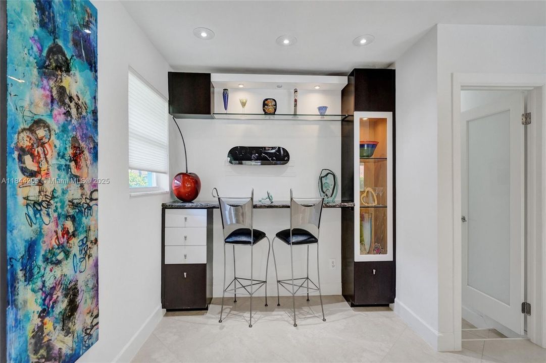 Large granite bar area for entertaining