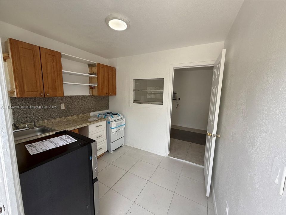 Recently Rented: $500 (0 beds, 1 baths, 300 Square Feet)