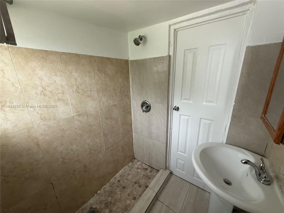 Recently Rented: $500 (0 beds, 1 baths, 300 Square Feet)