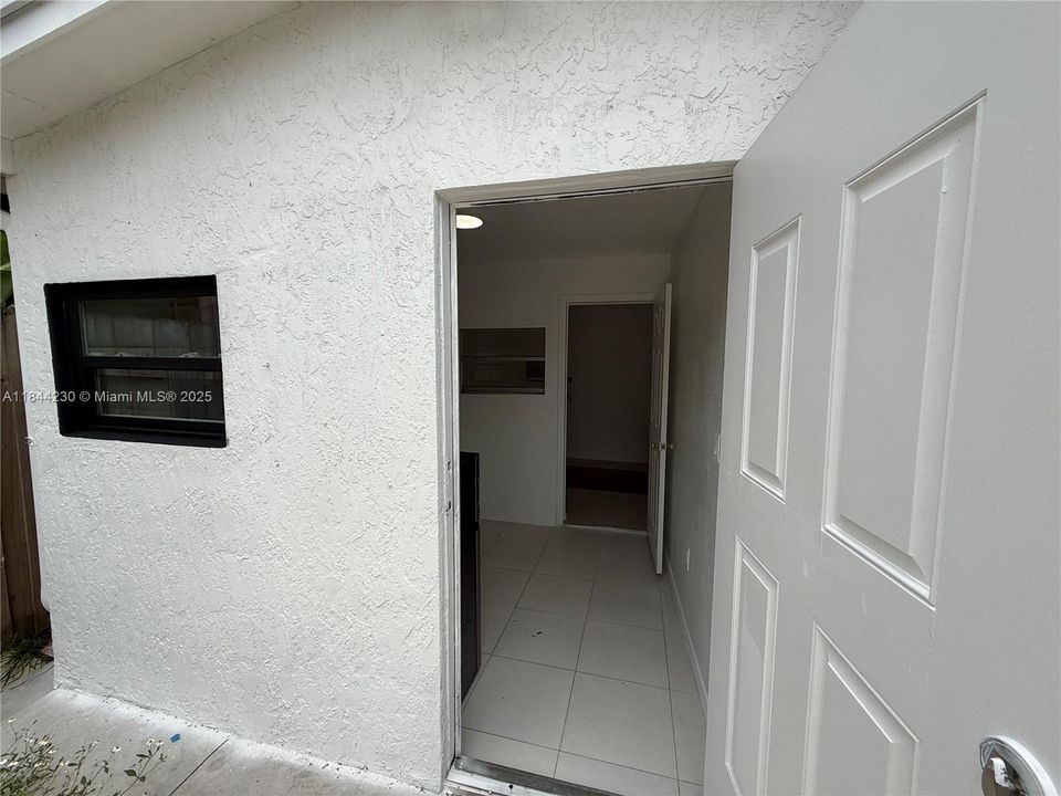 Recently Rented: $500 (0 beds, 1 baths, 300 Square Feet)