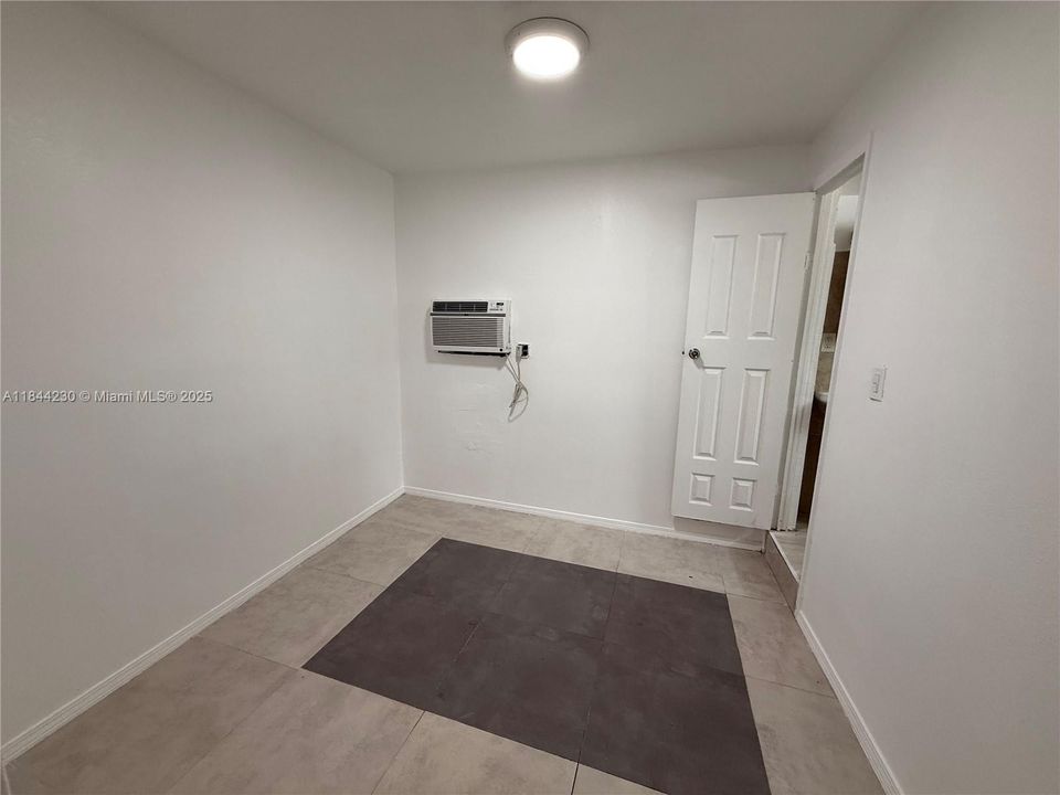 Recently Rented: $500 (0 beds, 1 baths, 300 Square Feet)