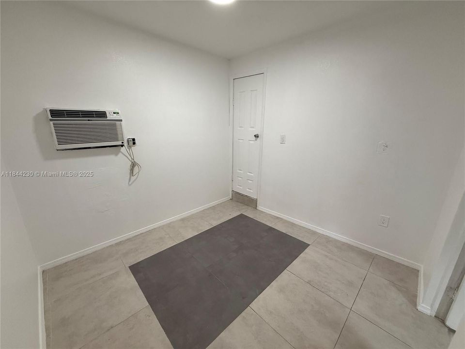 Recently Rented: $500 (0 beds, 1 baths, 300 Square Feet)