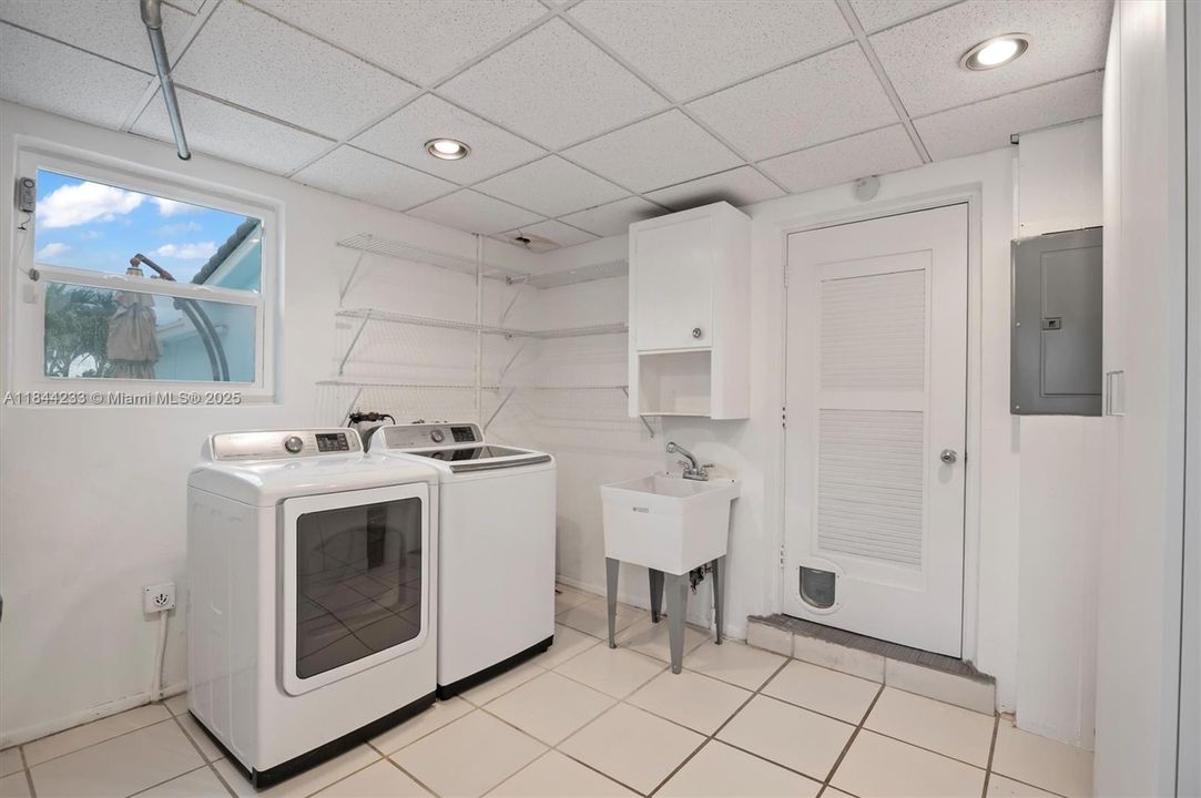 Recently Sold: $849,000 (3 beds, 2 baths, 1503 Square Feet)