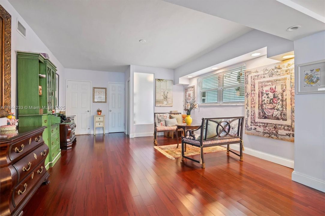 Recently Sold: $849,000 (3 beds, 2 baths, 1503 Square Feet)