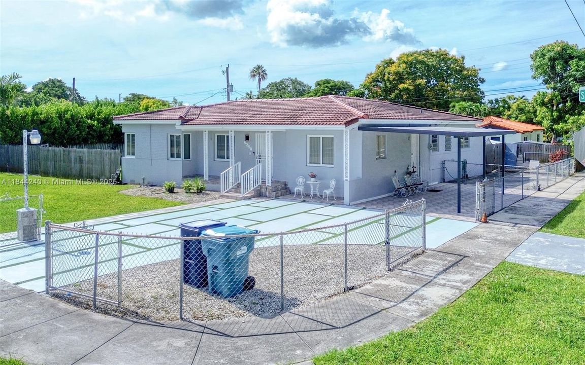 En Venta: $1,100,000 (3 camas, 2 baños, 1853 Pies cuadrados)