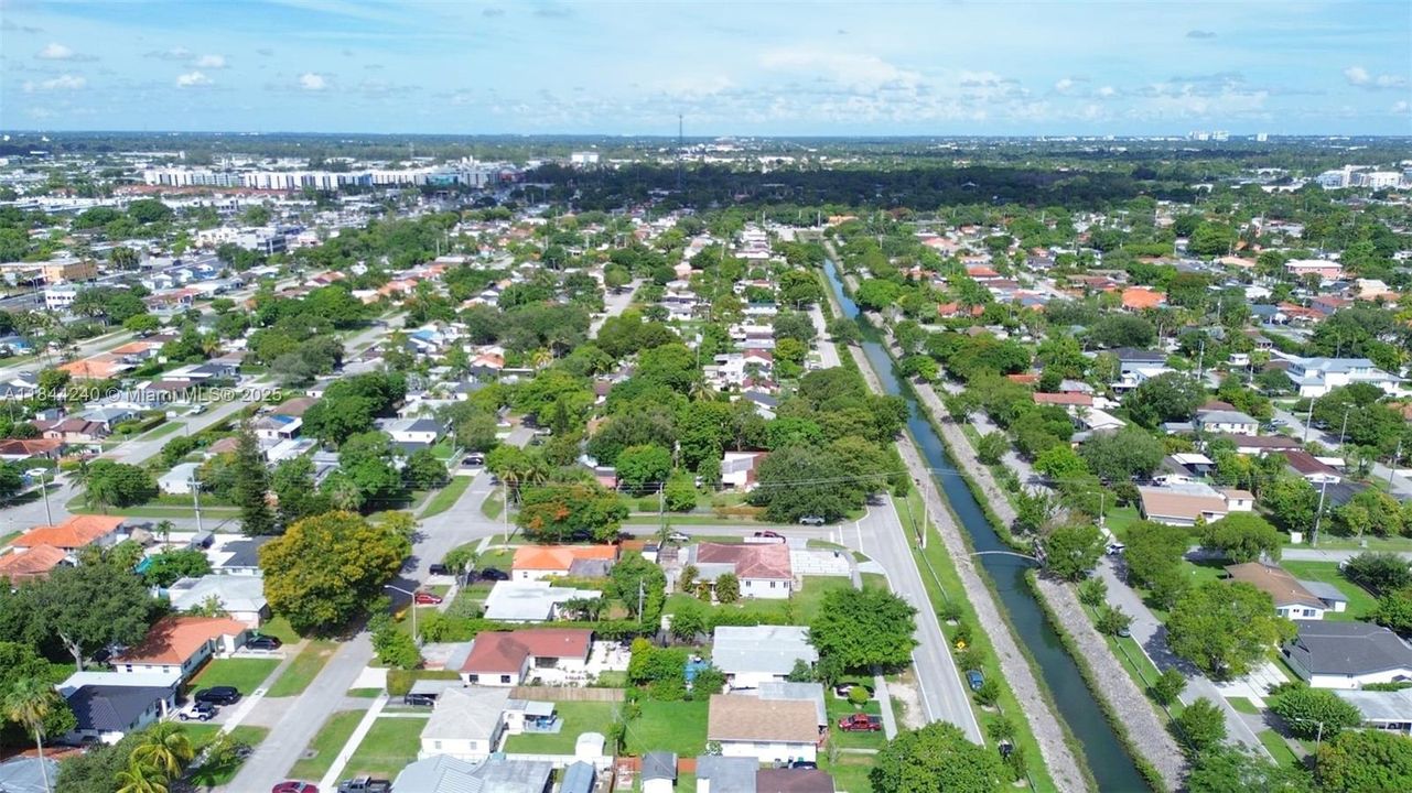 En Venta: $1,100,000 (3 camas, 2 baños, 1853 Pies cuadrados)