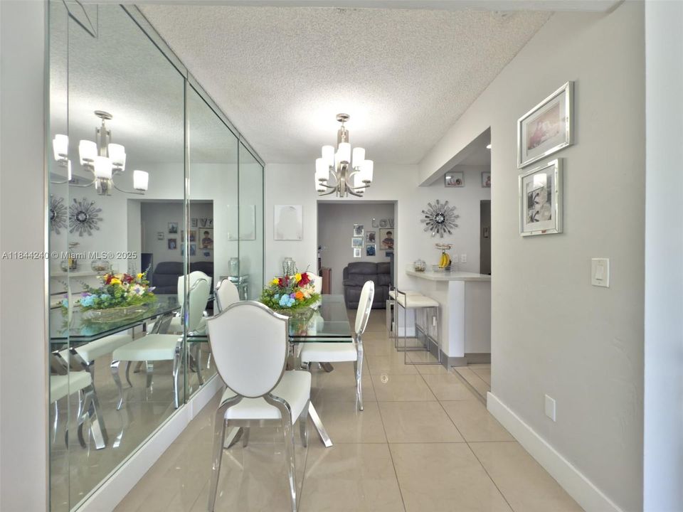 En Venta: $1,100,000 (3 camas, 2 baños, 1853 Pies cuadrados)