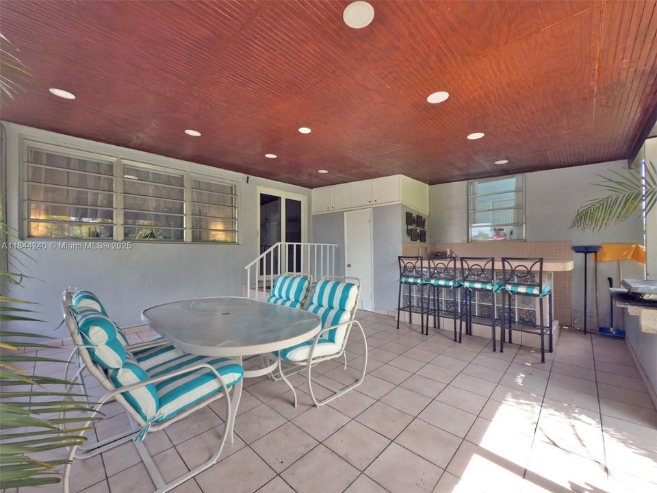 En Venta: $1,100,000 (3 camas, 2 baños, 1853 Pies cuadrados)