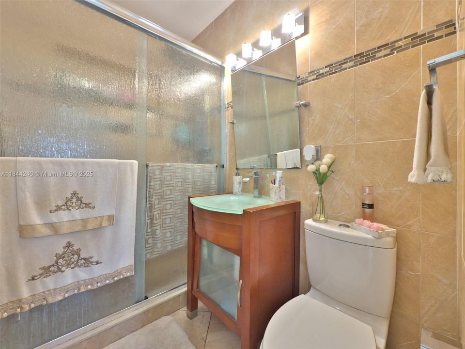 En Venta: $1,100,000 (3 camas, 2 baños, 1853 Pies cuadrados)