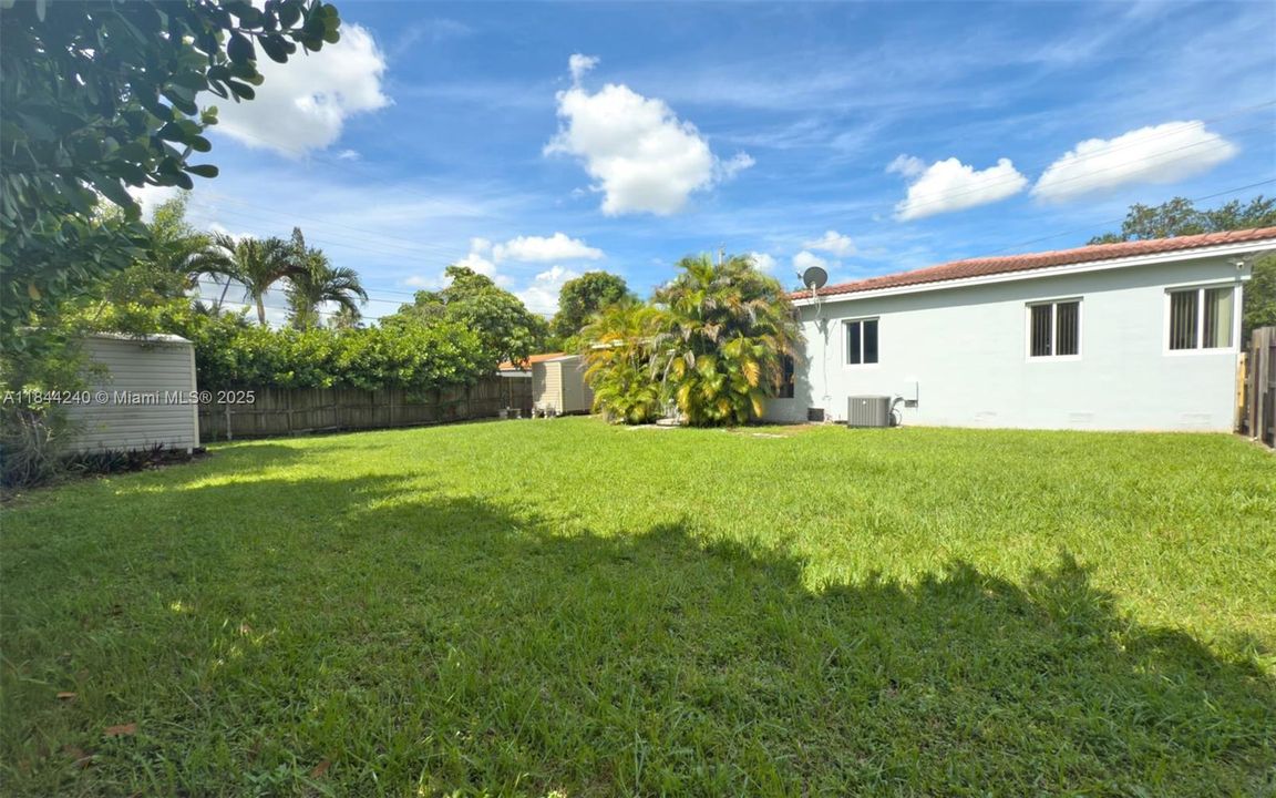 En Venta: $1,100,000 (3 camas, 2 baños, 1853 Pies cuadrados)