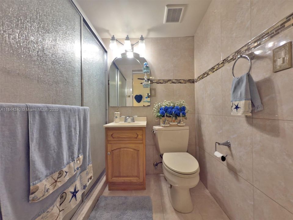 En Venta: $1,100,000 (3 camas, 2 baños, 1853 Pies cuadrados)