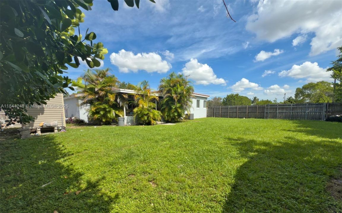 En Venta: $1,100,000 (3 camas, 2 baños, 1853 Pies cuadrados)