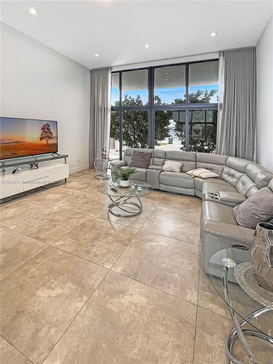 For Sale: $3,500,000 (6 beds, 7 baths, 4881 Square Feet)