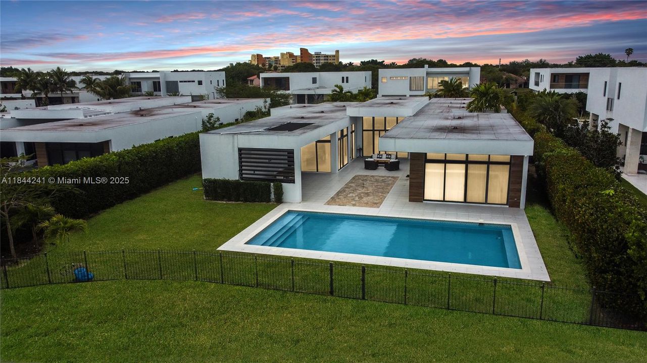 For Sale: $3,500,000 (6 beds, 7 baths, 4881 Square Feet)