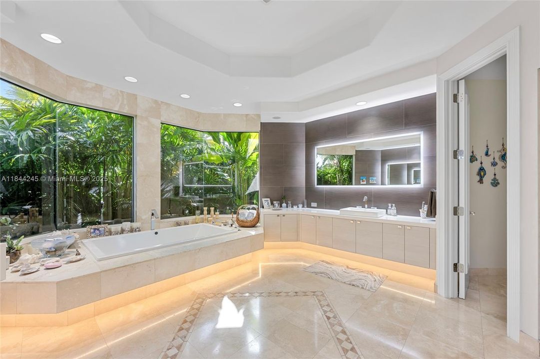 Active With Contract: $2,650,000 (5 beds, 4 baths, 4085 Square Feet)