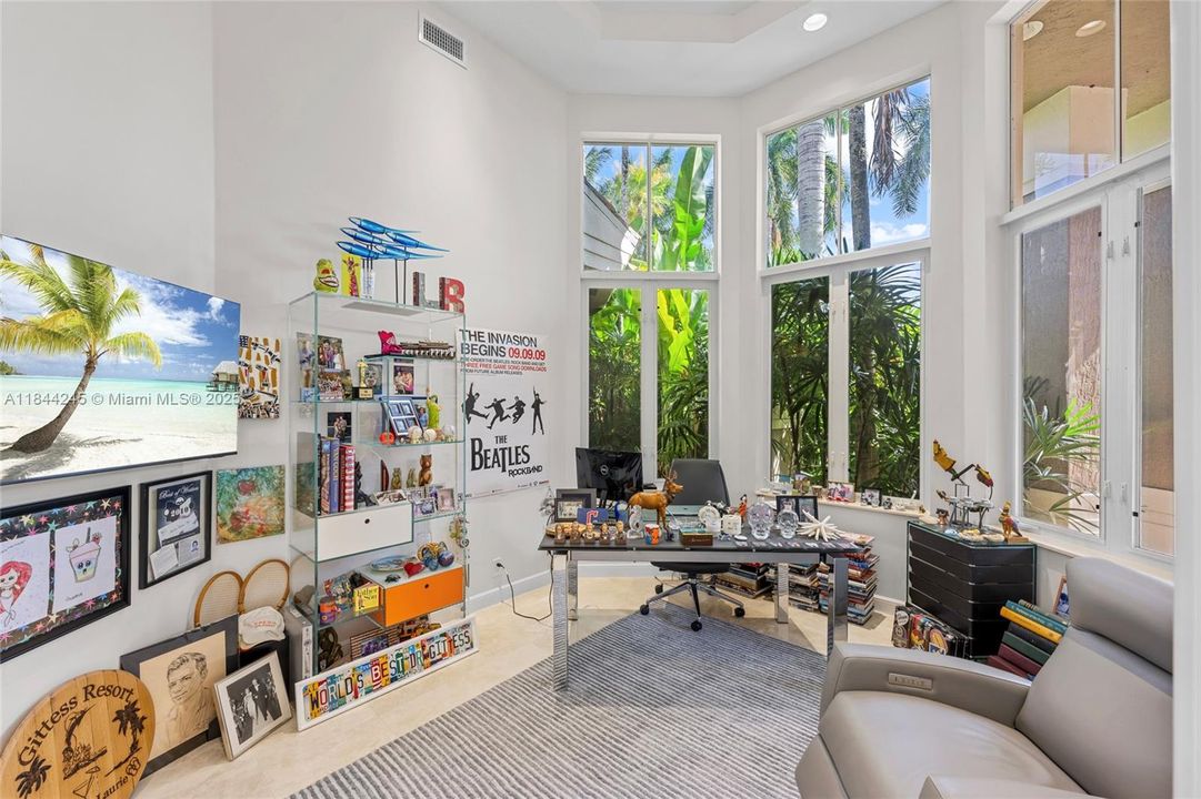 Active With Contract: $2,650,000 (5 beds, 4 baths, 4085 Square Feet)