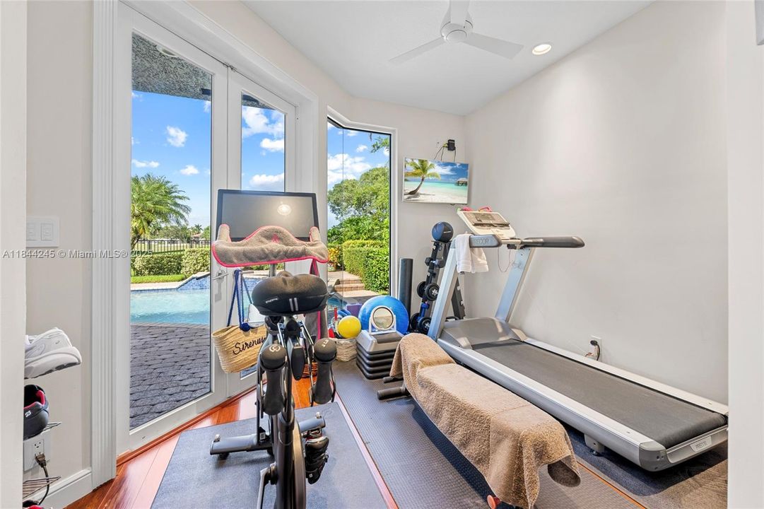 Active With Contract: $2,650,000 (5 beds, 4 baths, 4085 Square Feet)