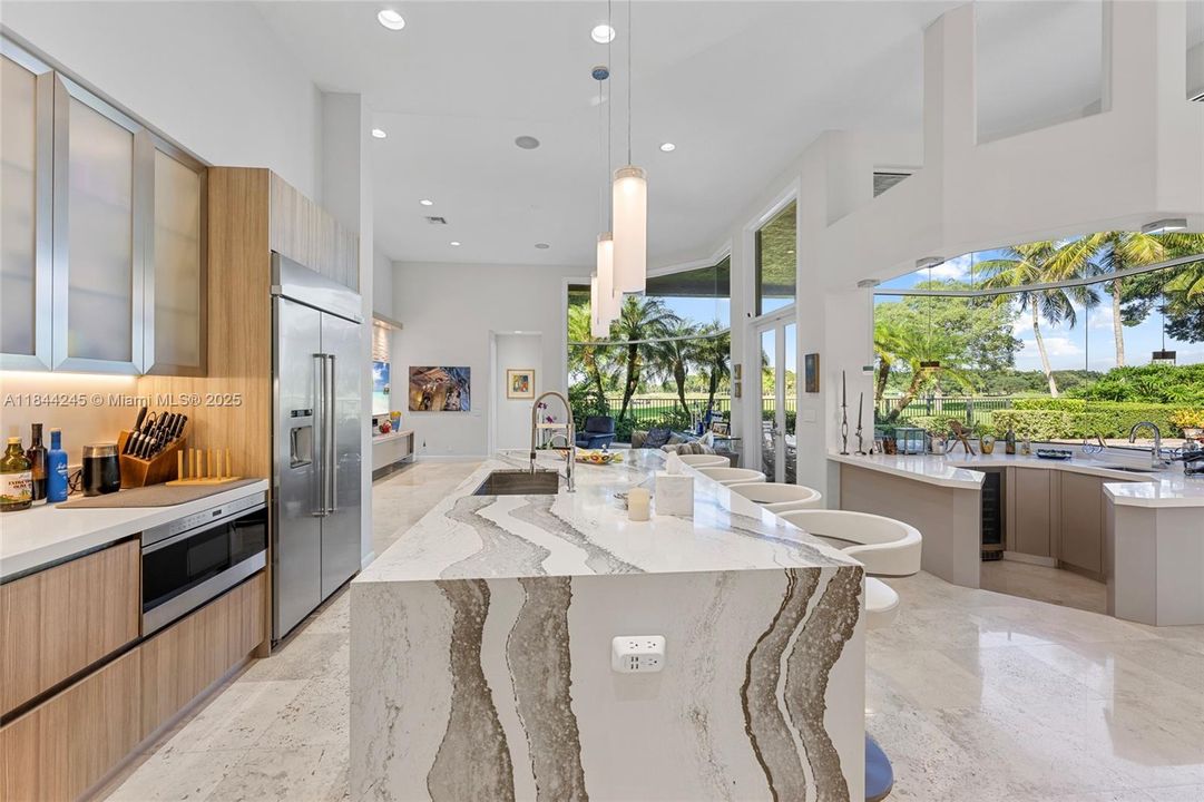 Active With Contract: $2,650,000 (5 beds, 4 baths, 4085 Square Feet)